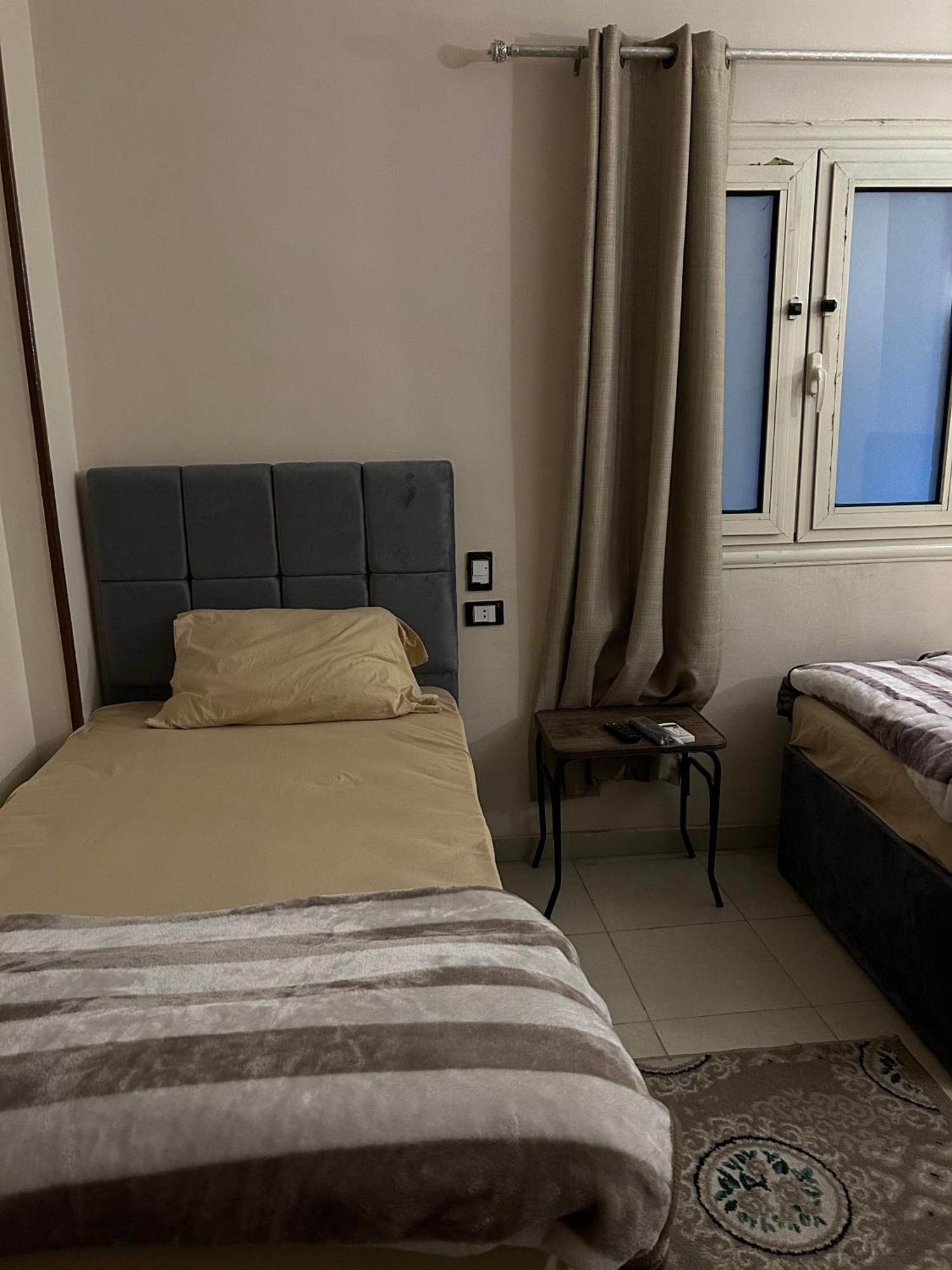 Pyramids Road Guest House Cozy Rooms And Rooftop Breakfast With The Pyramids View Nazlet el-Sisi ภายนอก รูปภาพ